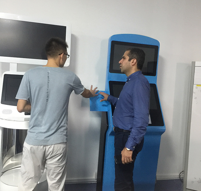 迪拜客戶來訪，與液晶拼接商用顯示產(chǎn)品更近一步合作交流